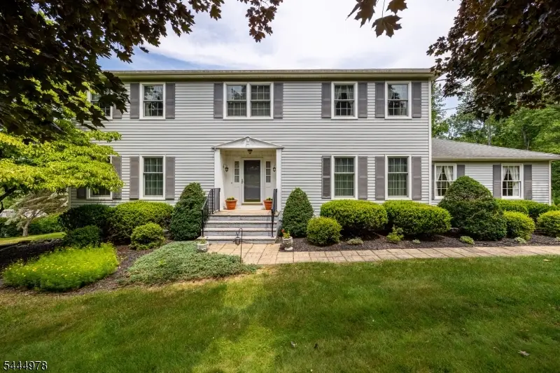 31 Stratfordshire Dr, Vernon, NJ 07461 - #1