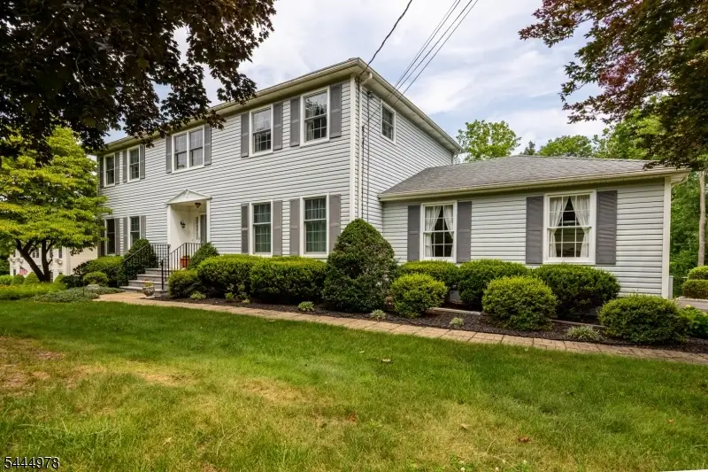 31 Stratfordshire Dr, Vernon, NJ 07461 - #2