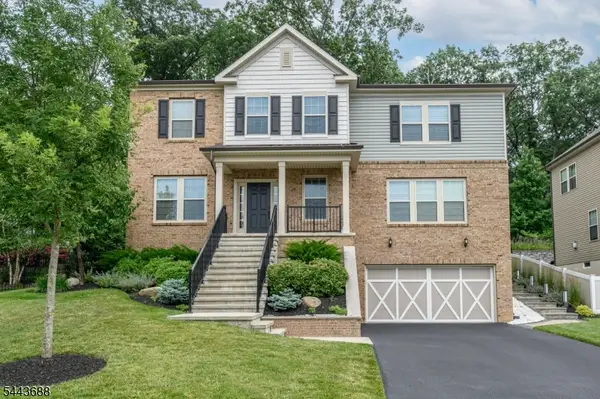 22 Hilltop Dr, North Caldwell Boro, NJ 07006