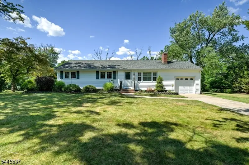 34 Lindstrom Dr, Hillsborough, NJ 08844 - #1