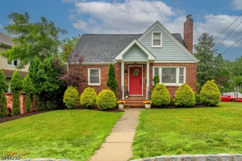 19 Robertson Rd, West Orange, NJ 07052 - #1