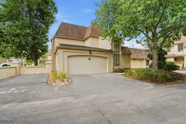 93 Gate House Ln, Edison Twp., NJ 08820