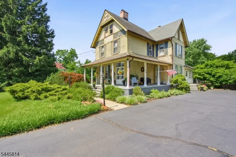 327 Willow Grove St, Hackettstown, NJ 07840 - #2
