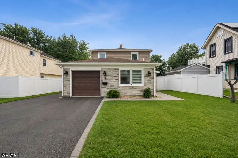 16 Adrian St, Pompton Lakes, NJ 07442 - #3