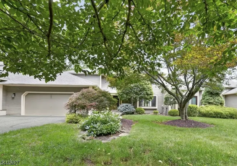 39 Hunters Circle, Tewksbury, NJ 08833 - #1