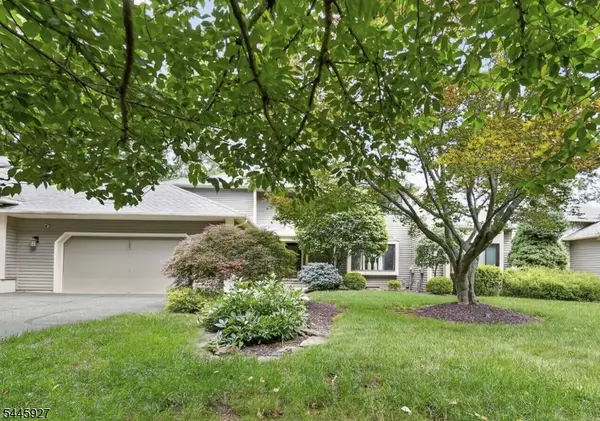 39 Hunters Circle, Tewksbury Twp., NJ 08833