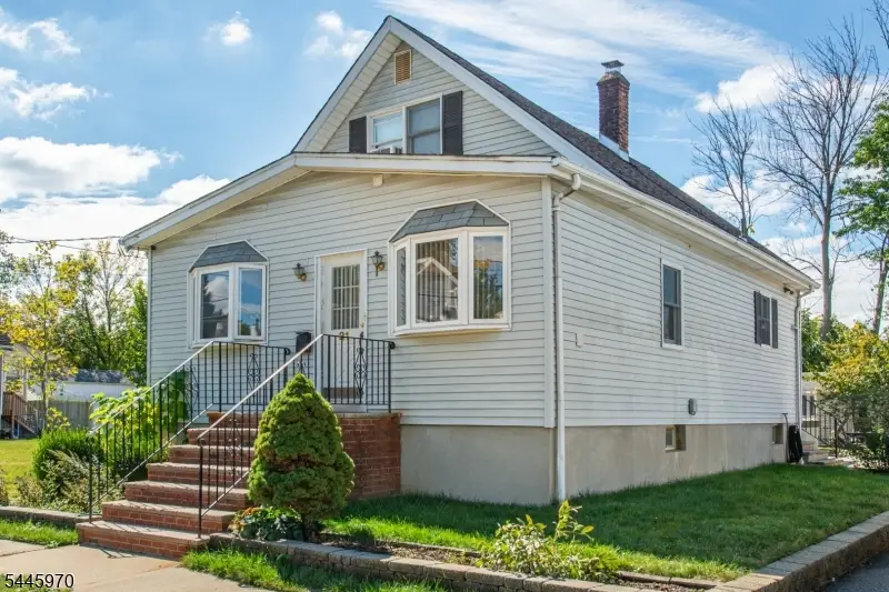 31 Zeliff Ave, Singac, NJ 07424 - #1