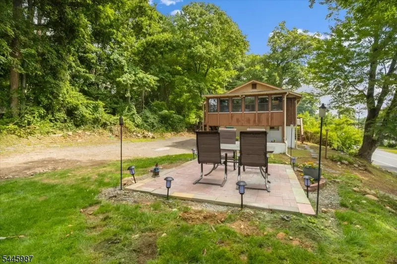 19 W Shawnee Trl, Lake Hopatcong, NJ 07885 - #3