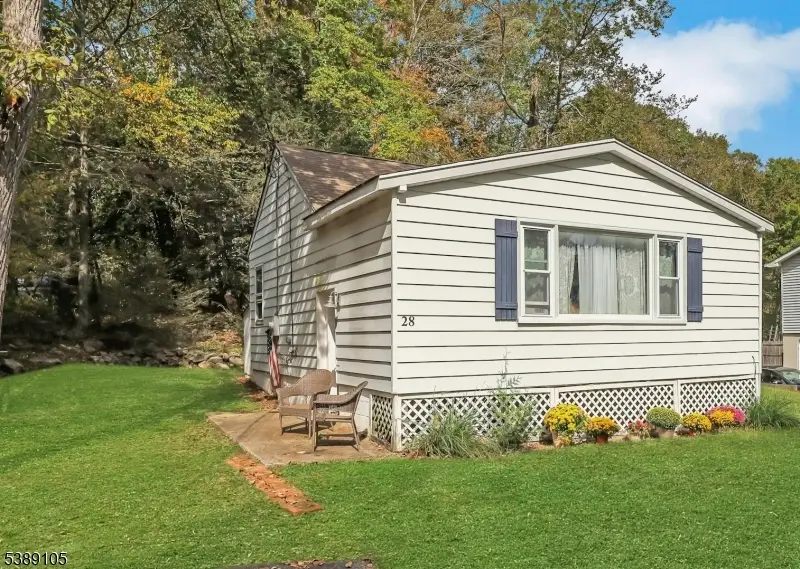 28 Risley Rd, Upper Greenwood Lake, NJ 07421 - #3