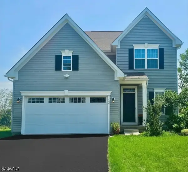 22 Oakwood Blvd, Union Twp., NJ 08827