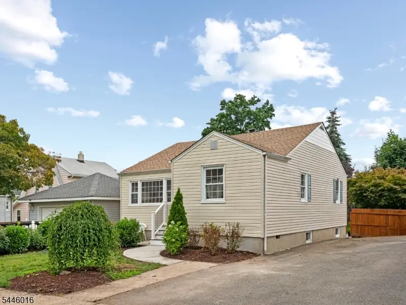 27 Kenter Pl, Clifton, NJ 07012 - #1