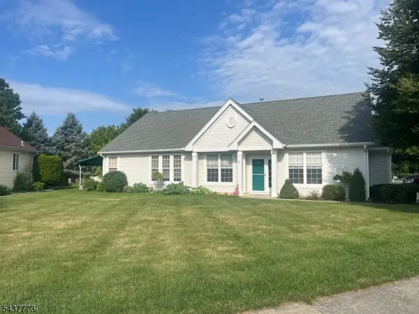 9 Buckingham Cir, White Twp., NJ 07823