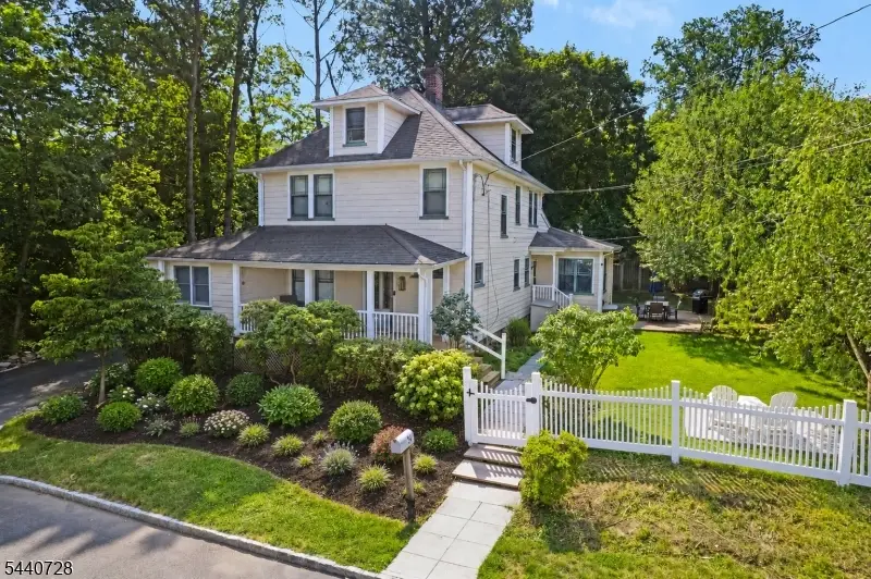 34 Orchard Sq, Caldwell, NJ 07006 - #1