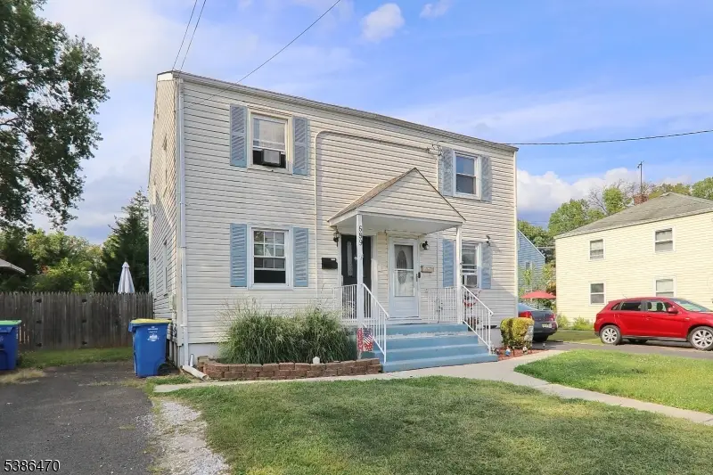 689 Crescent Dr, Bound Brook, NJ 08805 - #1