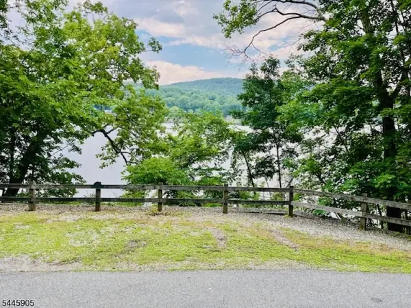 116 Lakeside Dr, Liberty Twp., NJ 07823