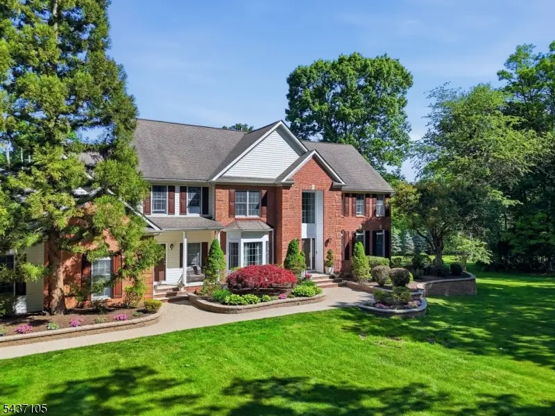 13 Hunters Trl, Chester, NJ 07930 - #1