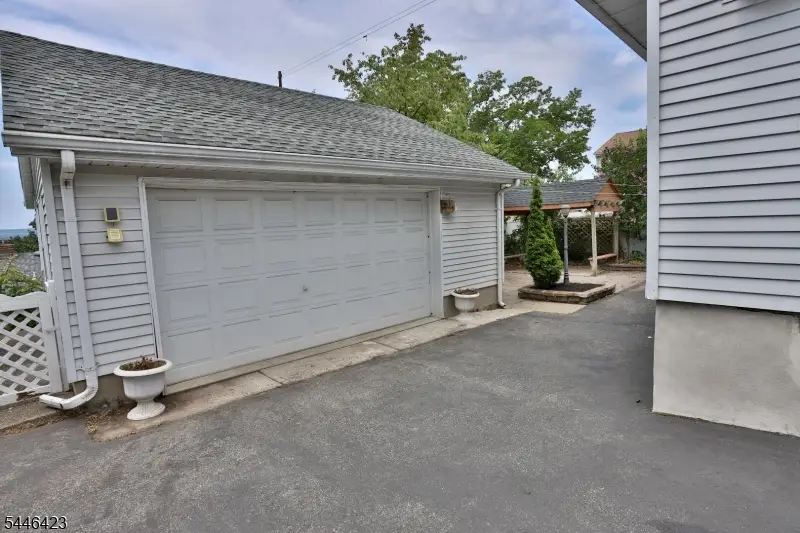 39 Chestnut St, Wallington, NJ 07057 - #3
