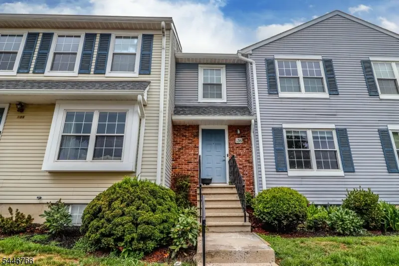 136 Coburn Ln, Franklin, NJ 08873 - #1