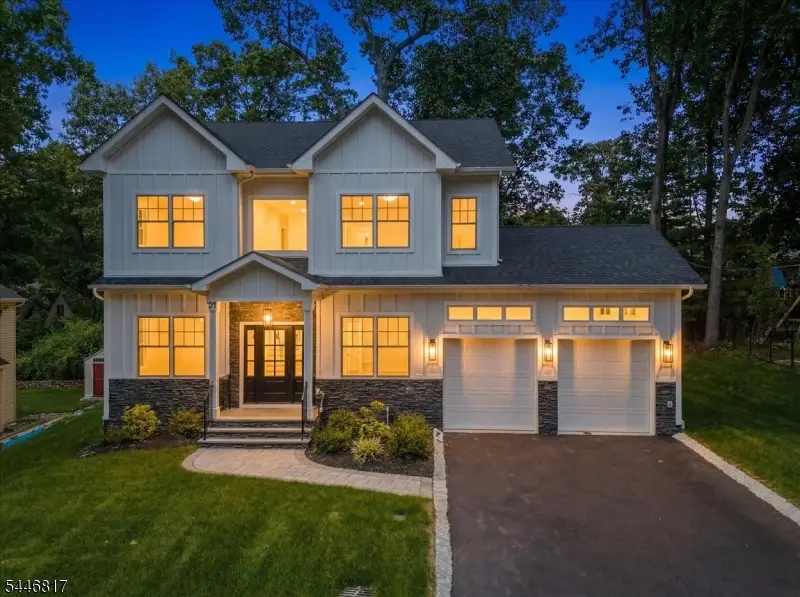 21 Maplewood Dr, Livingston, NJ 07039 - #2