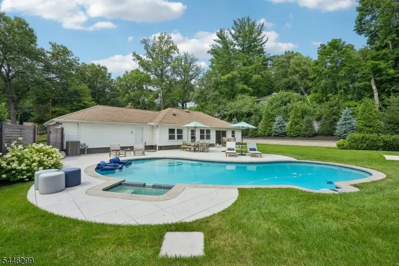 1625 Nottingham Way, Mountainside, NJ 07092 - #2