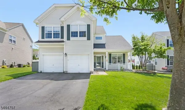 25 Rolling Rapids Ct, Hackettstown Town, NJ 07840