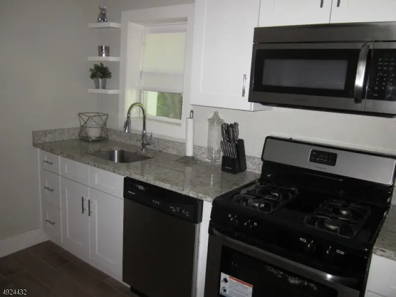 914 Oak St, Roselle, NJ 07203 - #2