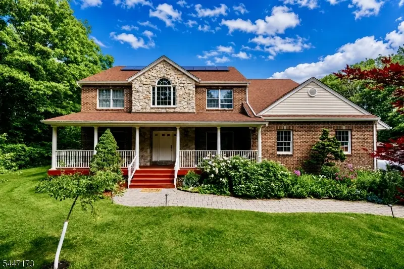 4 White Tail Ct, Hardyston, NJ 07480 - #1