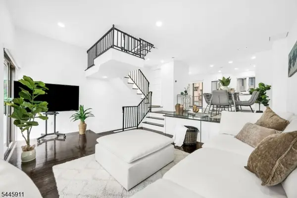 20 Veterans Way, Edgewater Boro, NJ 07020