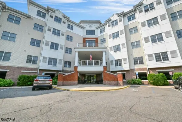 189 Forest Ave #213, Paramus Boro, NJ 07652