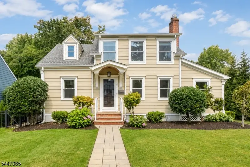 21 Duchamp Pl, Chatham, NJ 07928 - #1