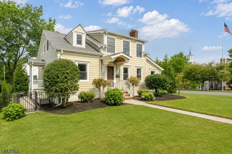21 Duchamp Pl, Chatham, NJ 07928 - #2