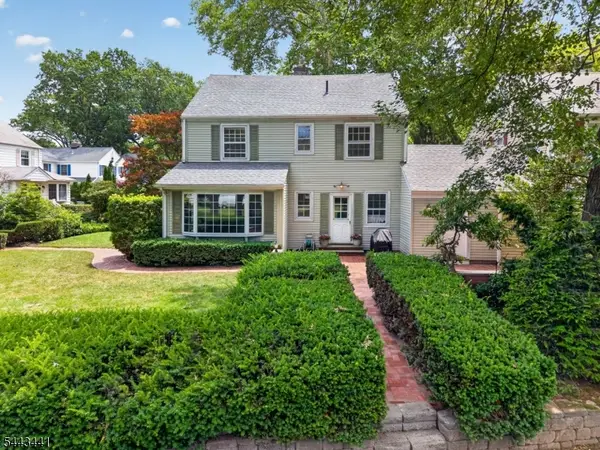 11 Burlington Pl, Fair Lawn Boro, NJ 07410