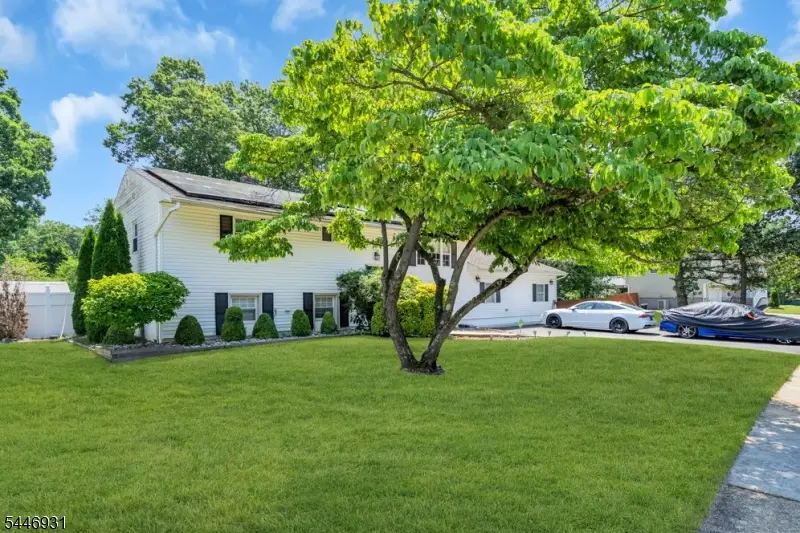 14 Arlington Dr, Howell, NJ 07731 - #2