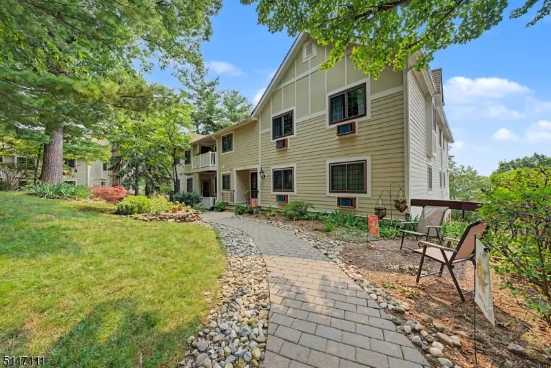 20 Foxwood Dr, Morris Plains, NJ 07950 - #1