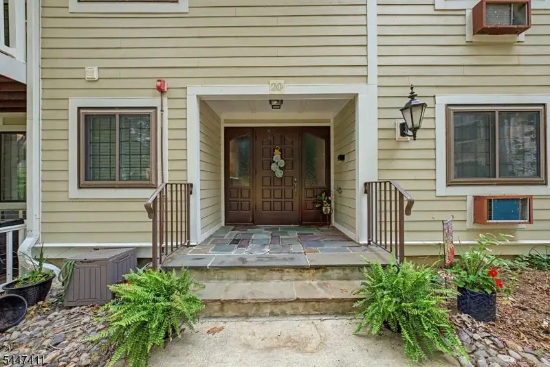 20 Foxwood Dr, Morris Plains, NJ 07950 - #2