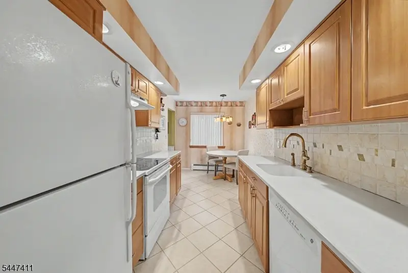 20 Foxwood Dr, Morris Plains, NJ 07950 - #3