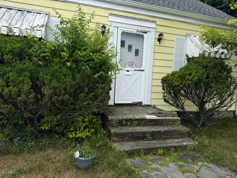 304 Goffle Rd, Hawthorne, NJ 07506 - #2
