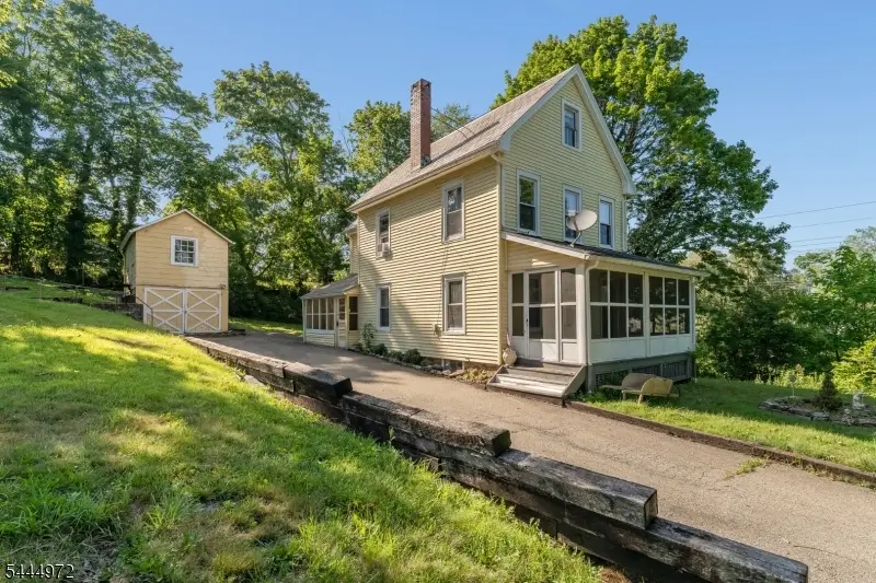 9 Central St, Lebanon, NJ 08833 - #1