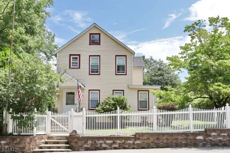 24 New St, Butler, NJ 07405 - #1