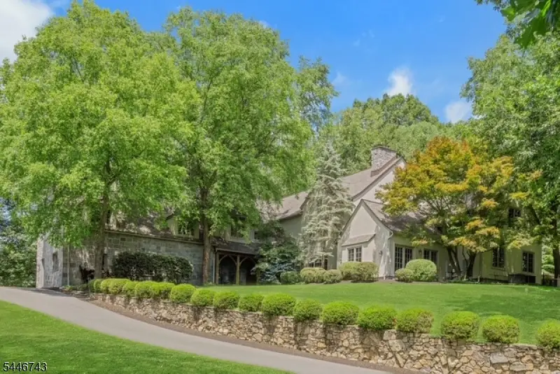 9 Beacon Hill Dr, Chester, NJ 07930 - #1