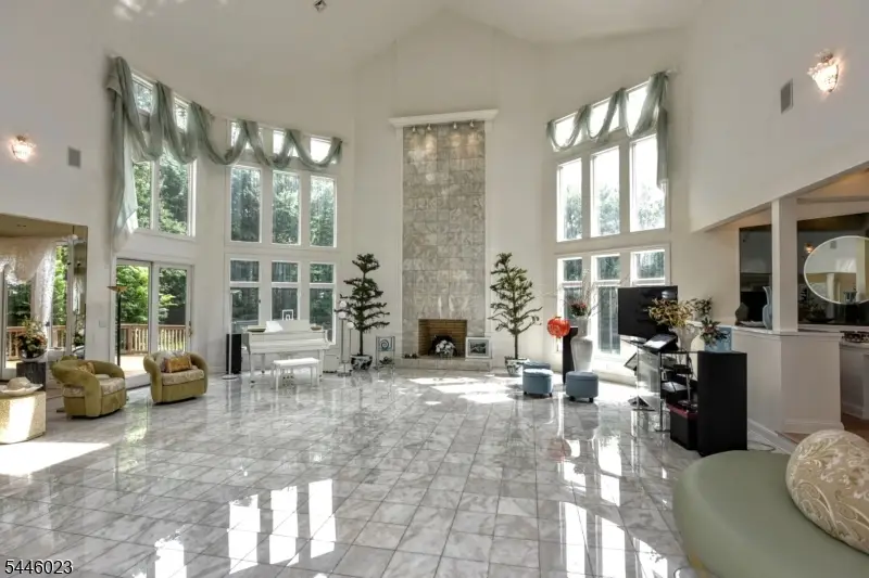 20 Burning Hollow Rd, Saddle River, NJ 07458 - #1