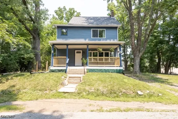 30 Henderson St, Oxford Twp., NJ 07863