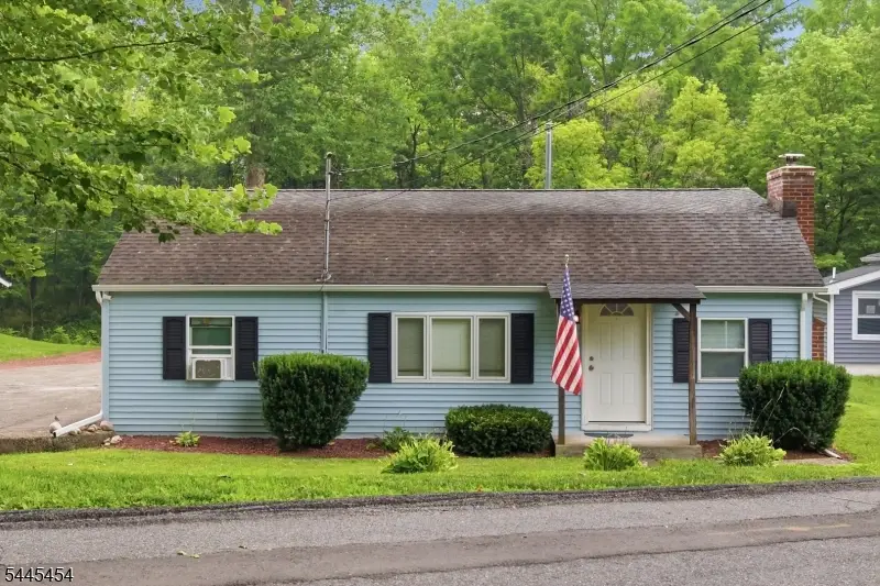 312 6th St, Belvidere, NJ 07823 - #2