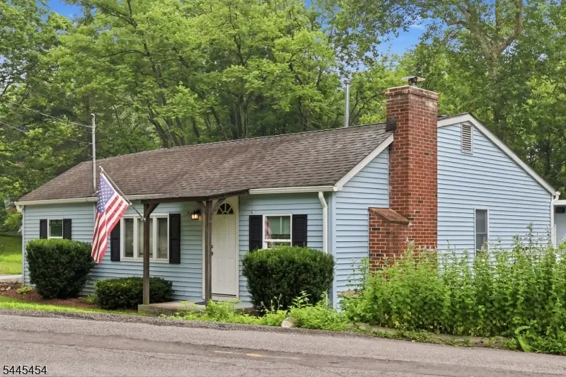 312 6th St, Belvidere, NJ 07823 - #3