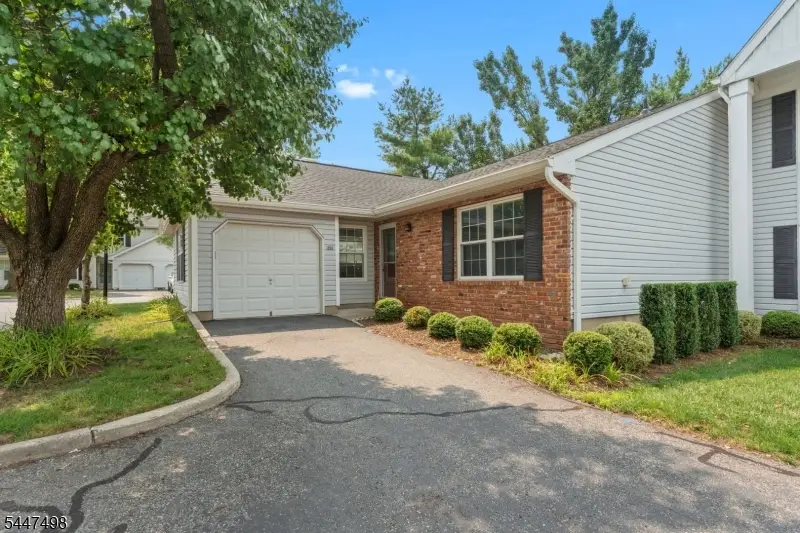 352 Cotswold Pl, Franklin, NJ 08873 - #1