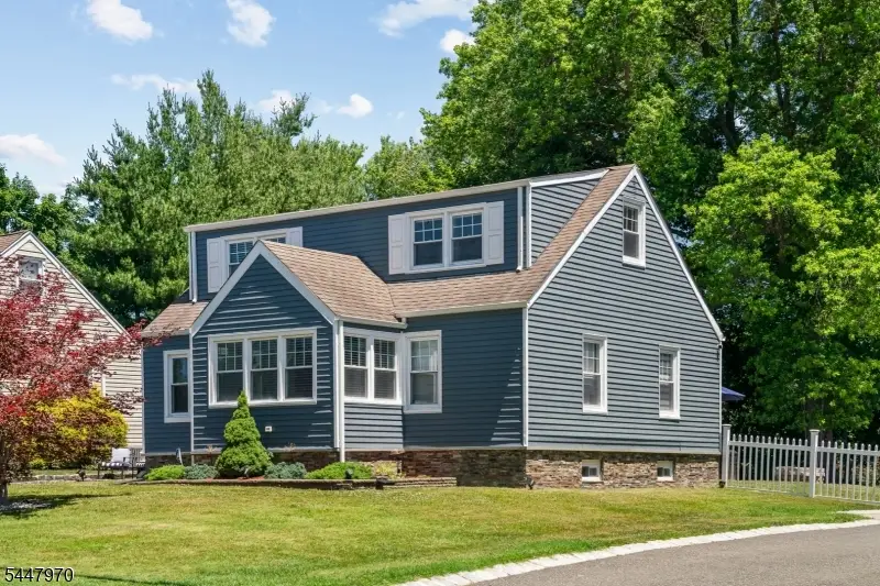 10 Dale Dr, Fairfield, NJ 07004 - #1