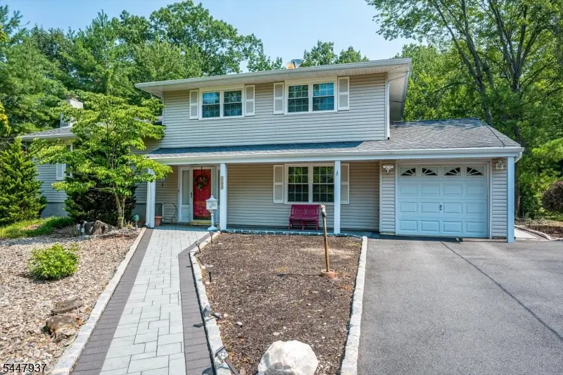 560 Wakefield Dr, Metuchen, NJ 08840 - #2
