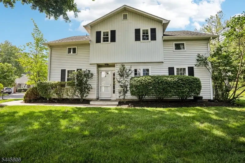 27 Coachlight Dr, Chatham, NJ 07928 - #1