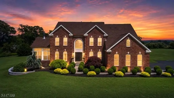 3 Surrey Way, Alexandria Twp., NJ 08867