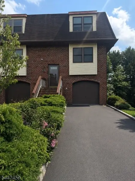 5006 N Oaks Blvd, North Brunswick Twp., NJ 08902